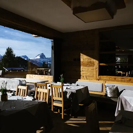 Alpine Gran Foda' Hotel